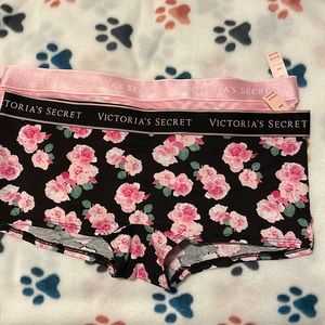 NWT Perfect paid VS boy shorts undergarments